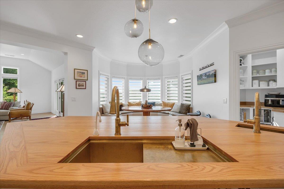 10 Grandview Ct Ct, Copperopolis, CA 95228