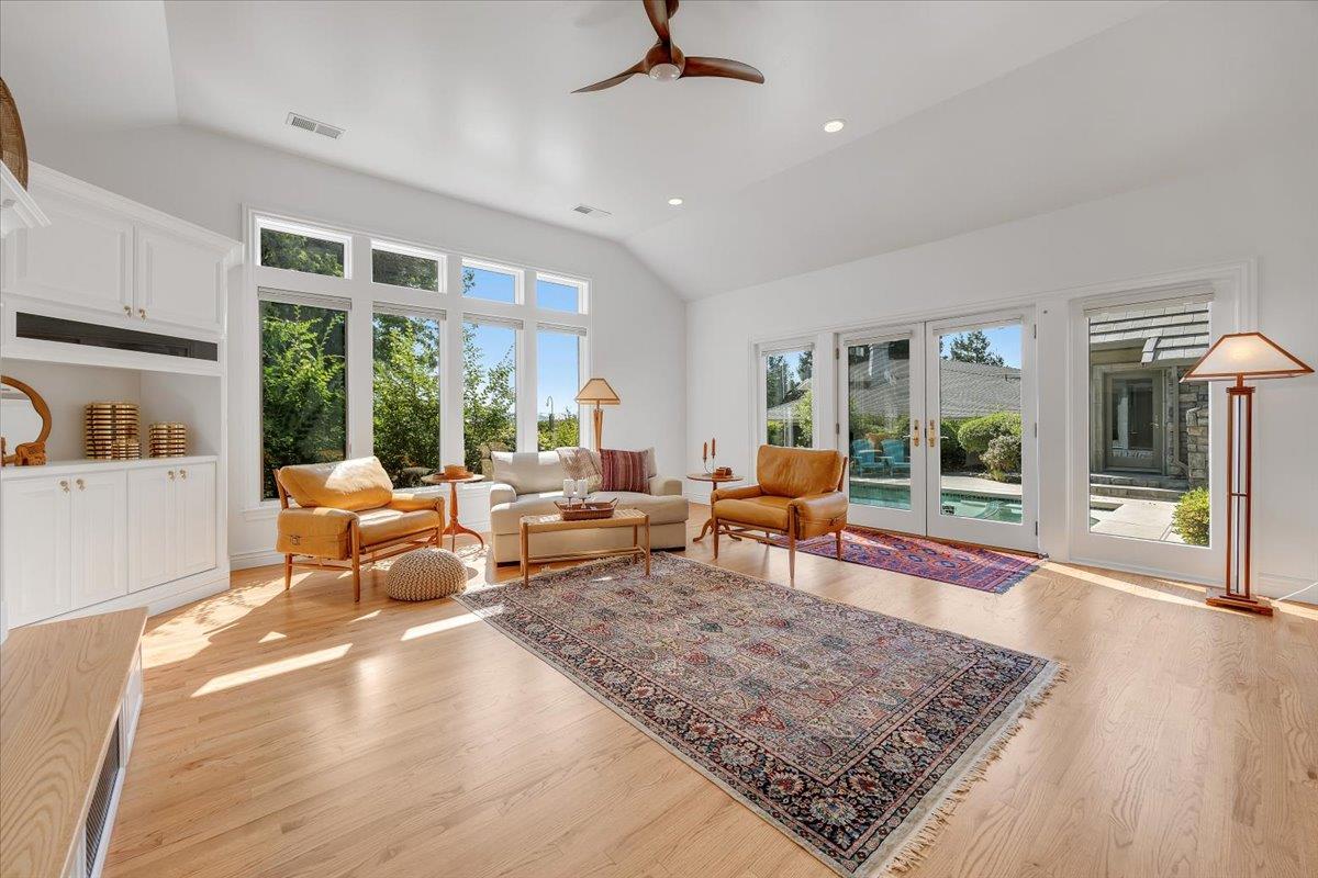 10 Grandview Ct Ct, Copperopolis, CA 95228