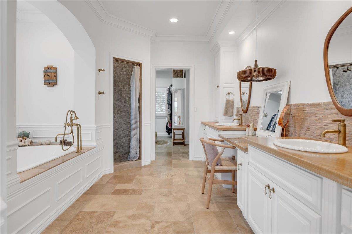 10 Grandview Ct Ct, Copperopolis, CA 95228