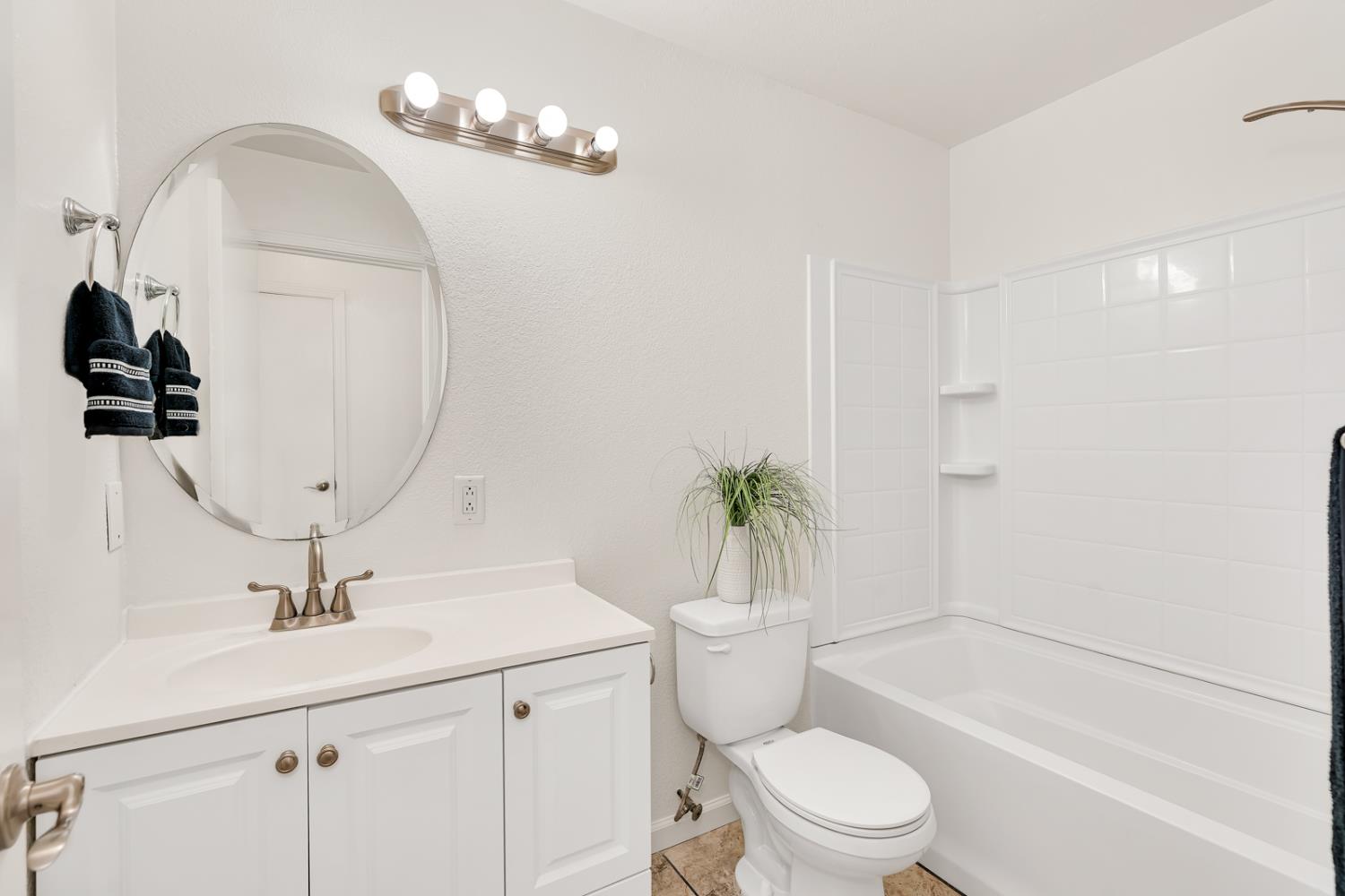 1428 Pintail Cir, Los Banos, CA 93635