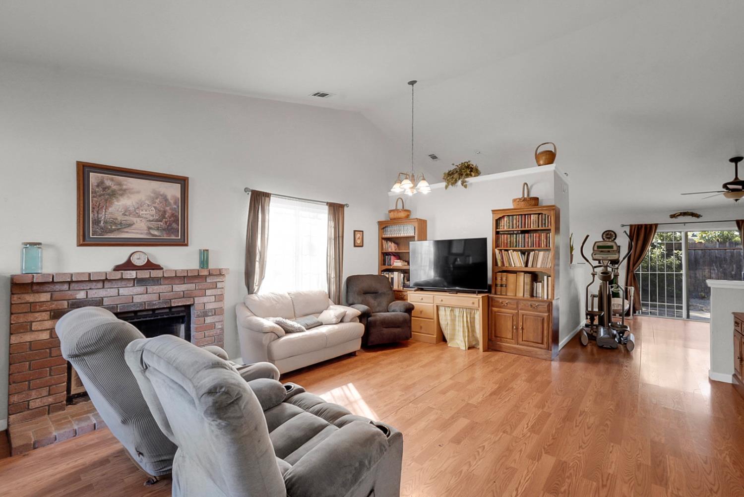 552 Westfield Pl, Patterson, CA 95363
