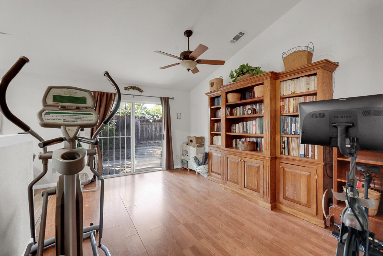 552 Westfield Pl, Patterson, CA 95363