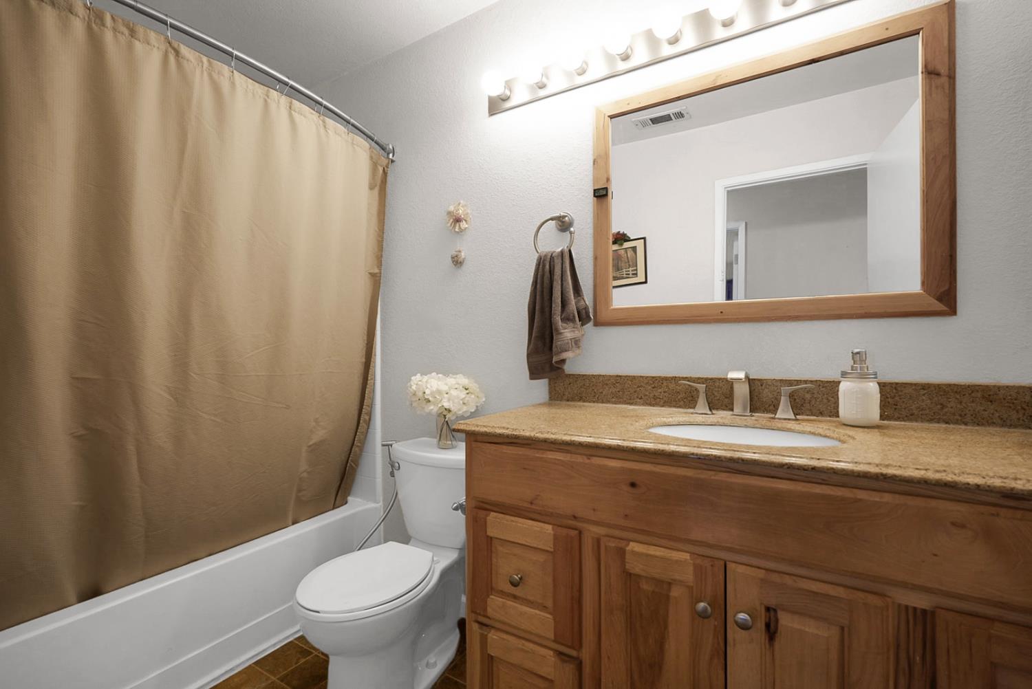 552 Westfield Pl, Patterson, CA 95363