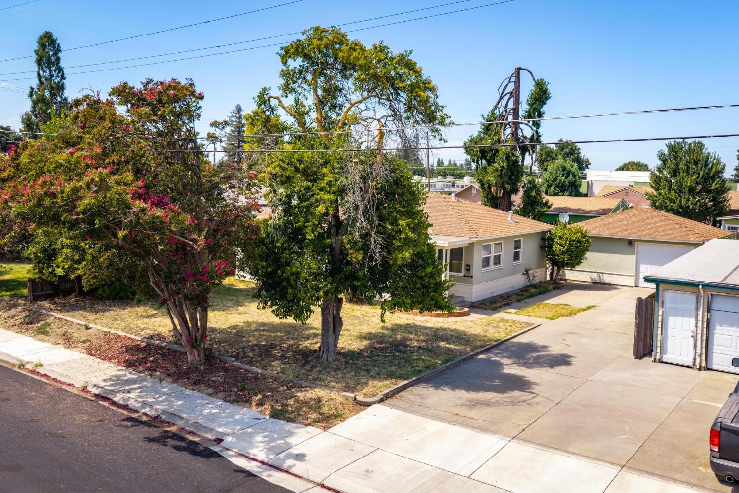 2014 Lydia St, Escalon, CA 95320