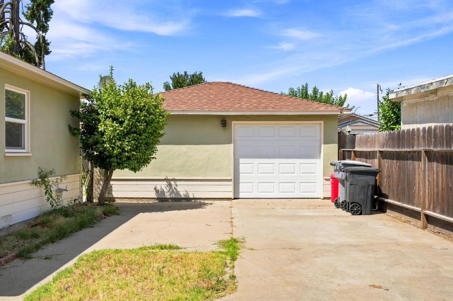 2014 Lydia St, Escalon, CA 95320