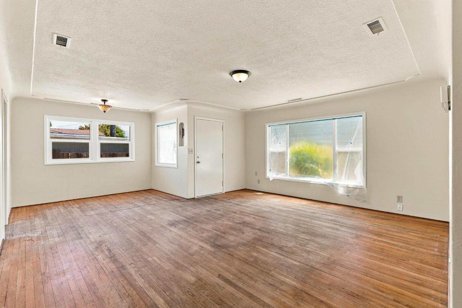 2014 Lydia St, Escalon, CA 95320