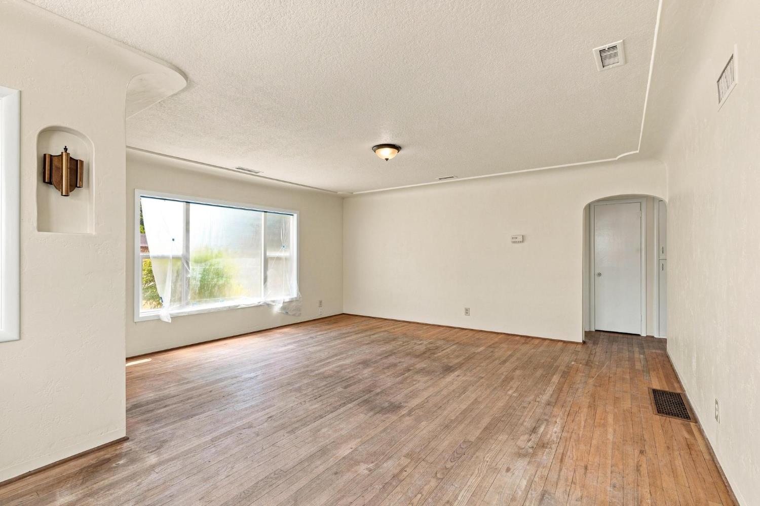 2014 Lydia St, Escalon, CA 95320