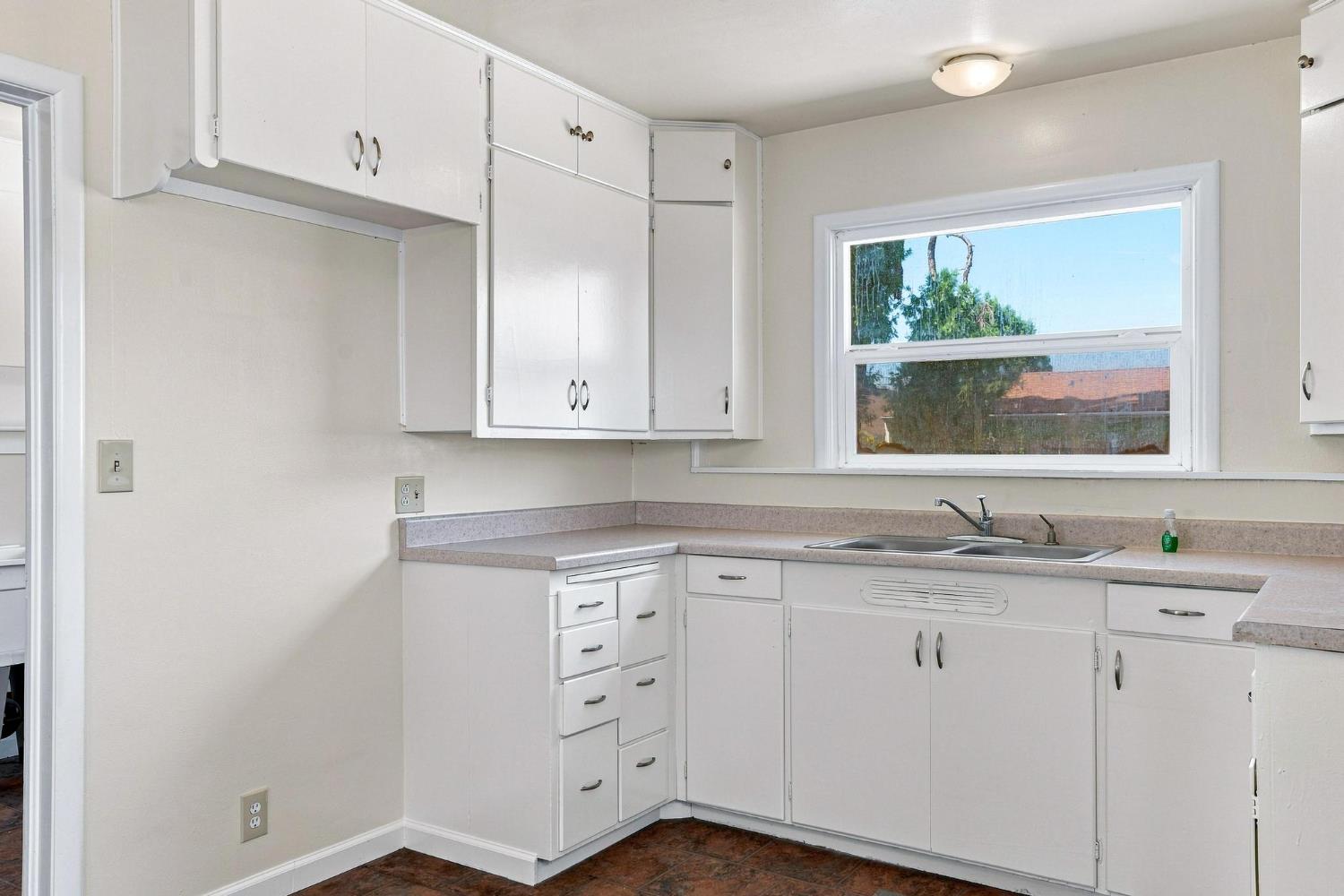 2014 Lydia St, Escalon, CA 95320