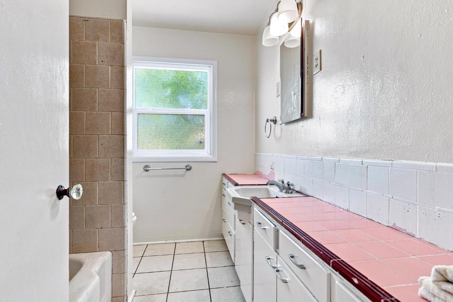 2014 Lydia St, Escalon, CA 95320