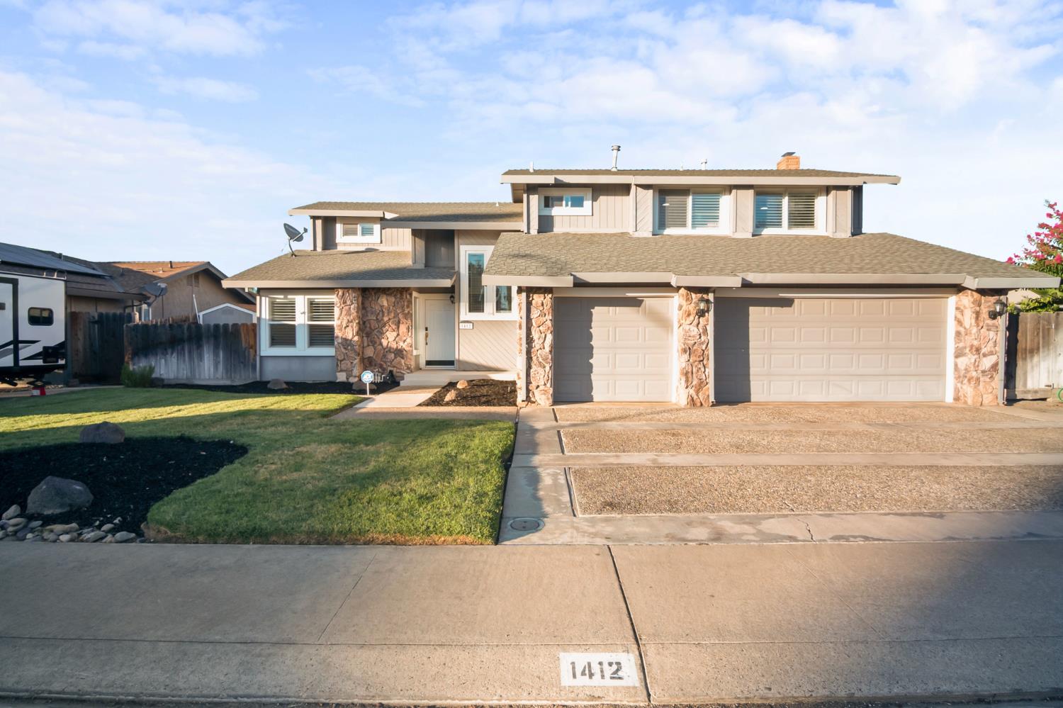 1412 1482 Riv Oakridge Ct, Ceres, CA 95351