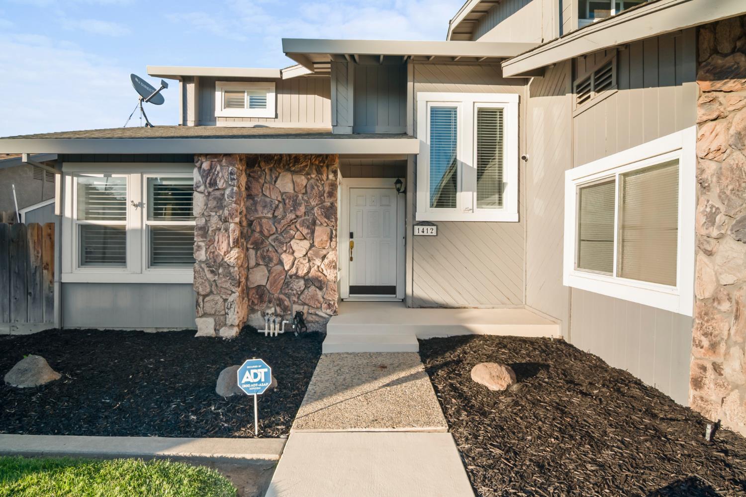1412 1482 Riv Oakridge Ct, Ceres, CA 95351