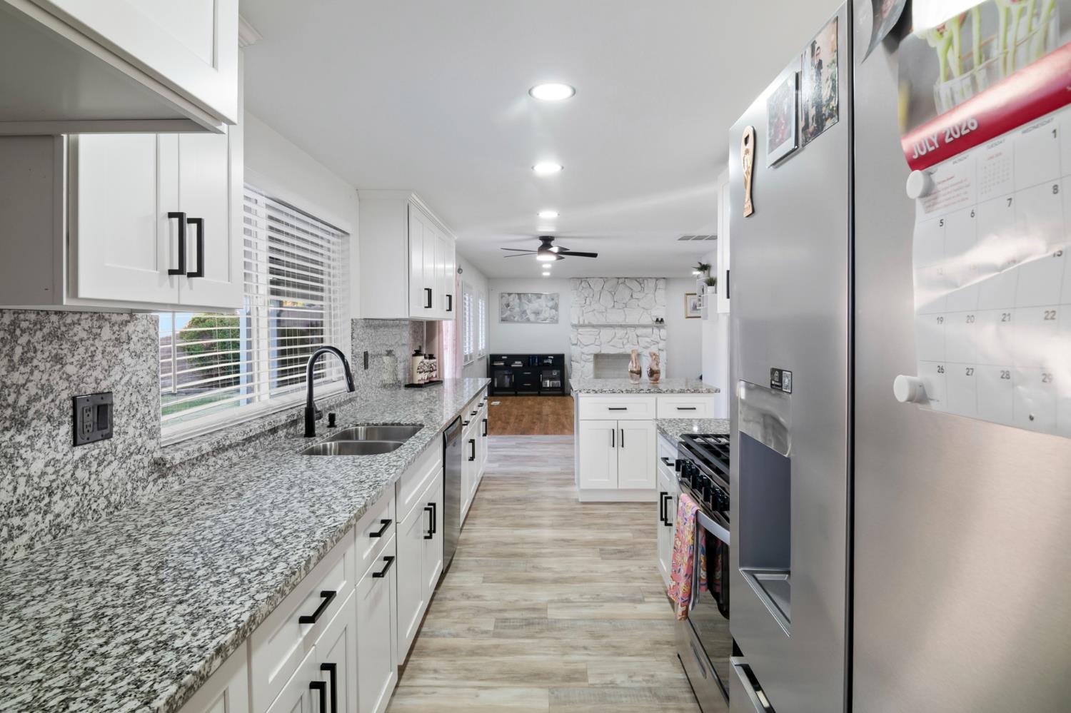 1412 1482 Riv Oakridge Ct, Ceres, CA 95351