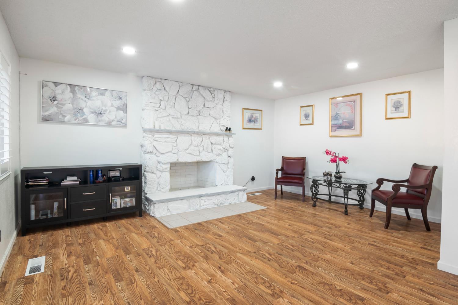 1412 1482 Riv Oakridge Ct, Ceres, CA 95351