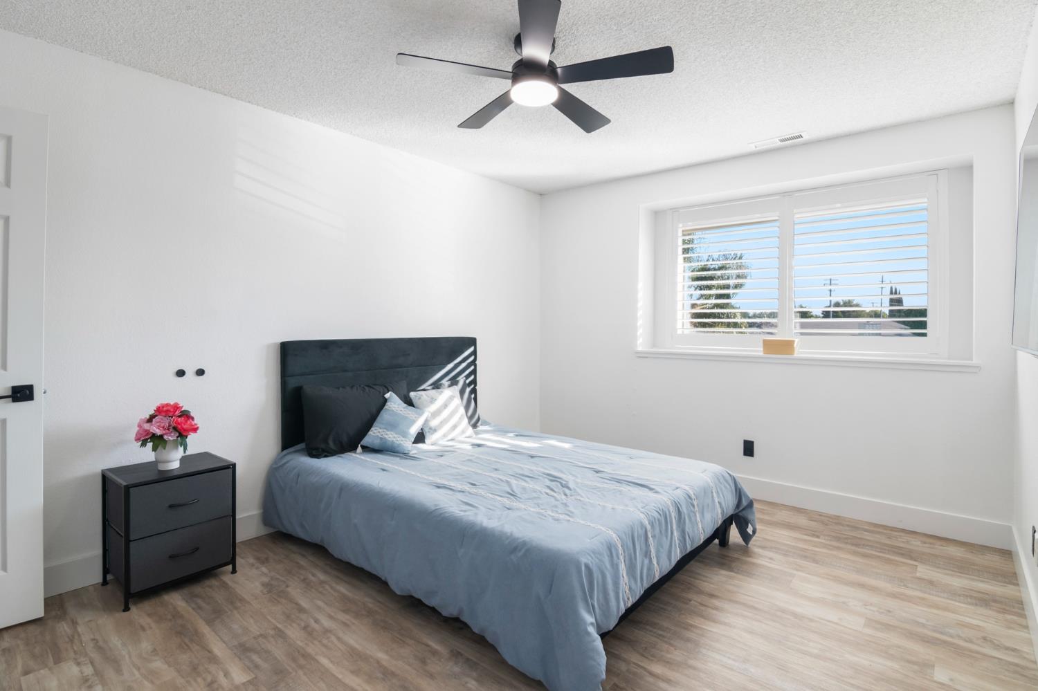 1412 1482 Riv Oakridge Ct, Ceres, CA 95351