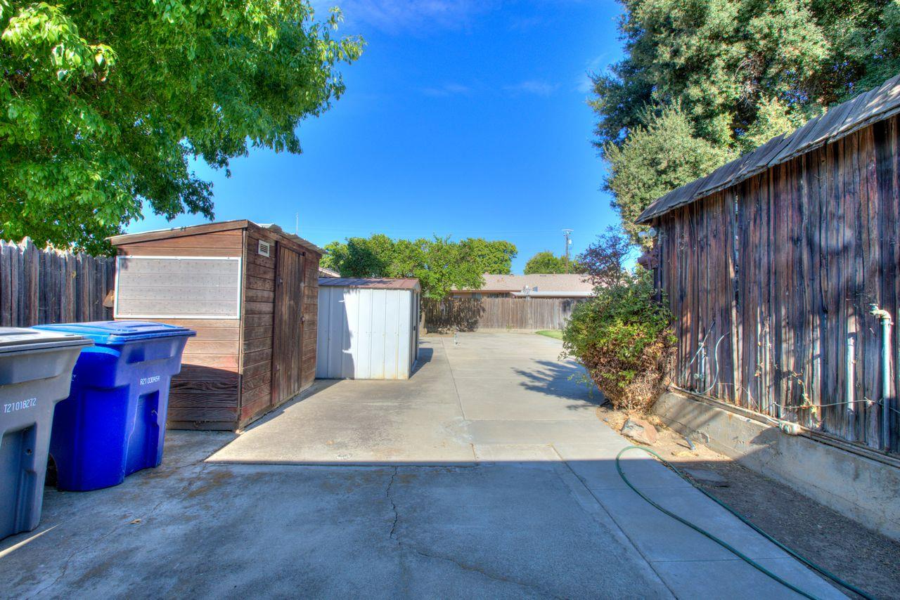 1245 Nevada Ave, Los Banos, CA 93635