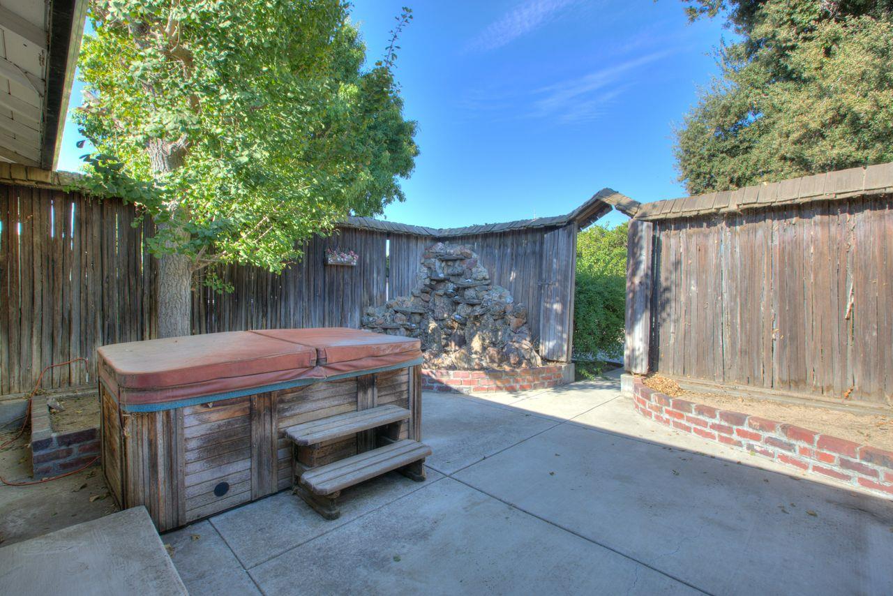 1245 Nevada Ave, Los Banos, CA 93635
