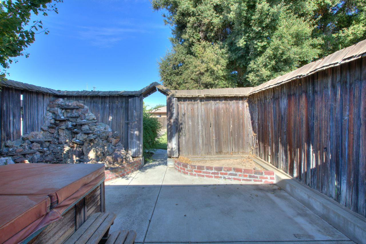 1245 Nevada Ave, Los Banos, CA 93635