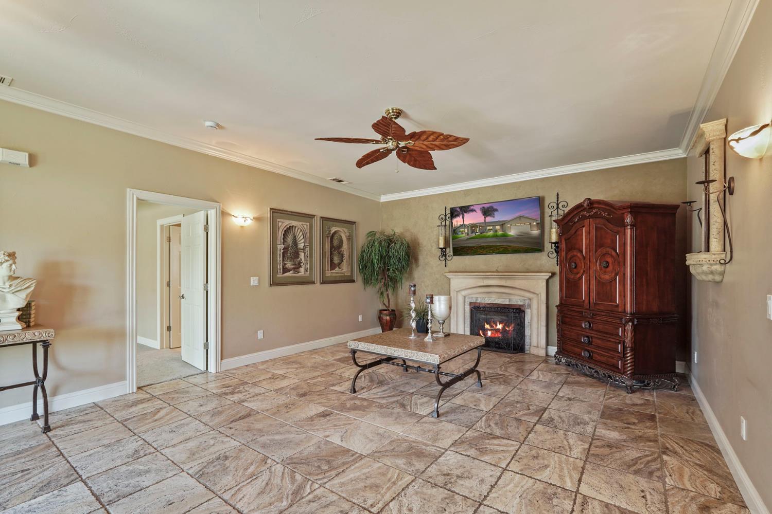 14104 Castle Rd, Manteca, CA 95336