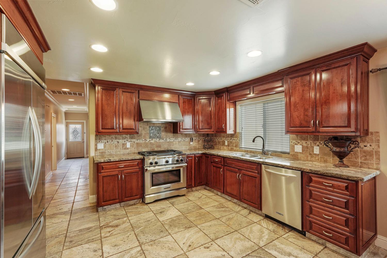 14104 Castle Rd, Manteca, CA 95336