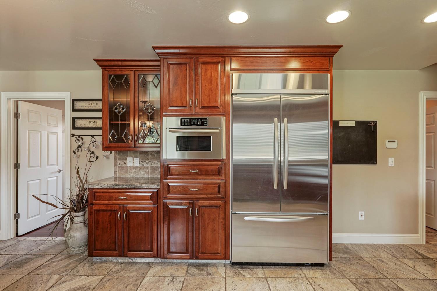 14104 Castle Rd, Manteca, CA 95336