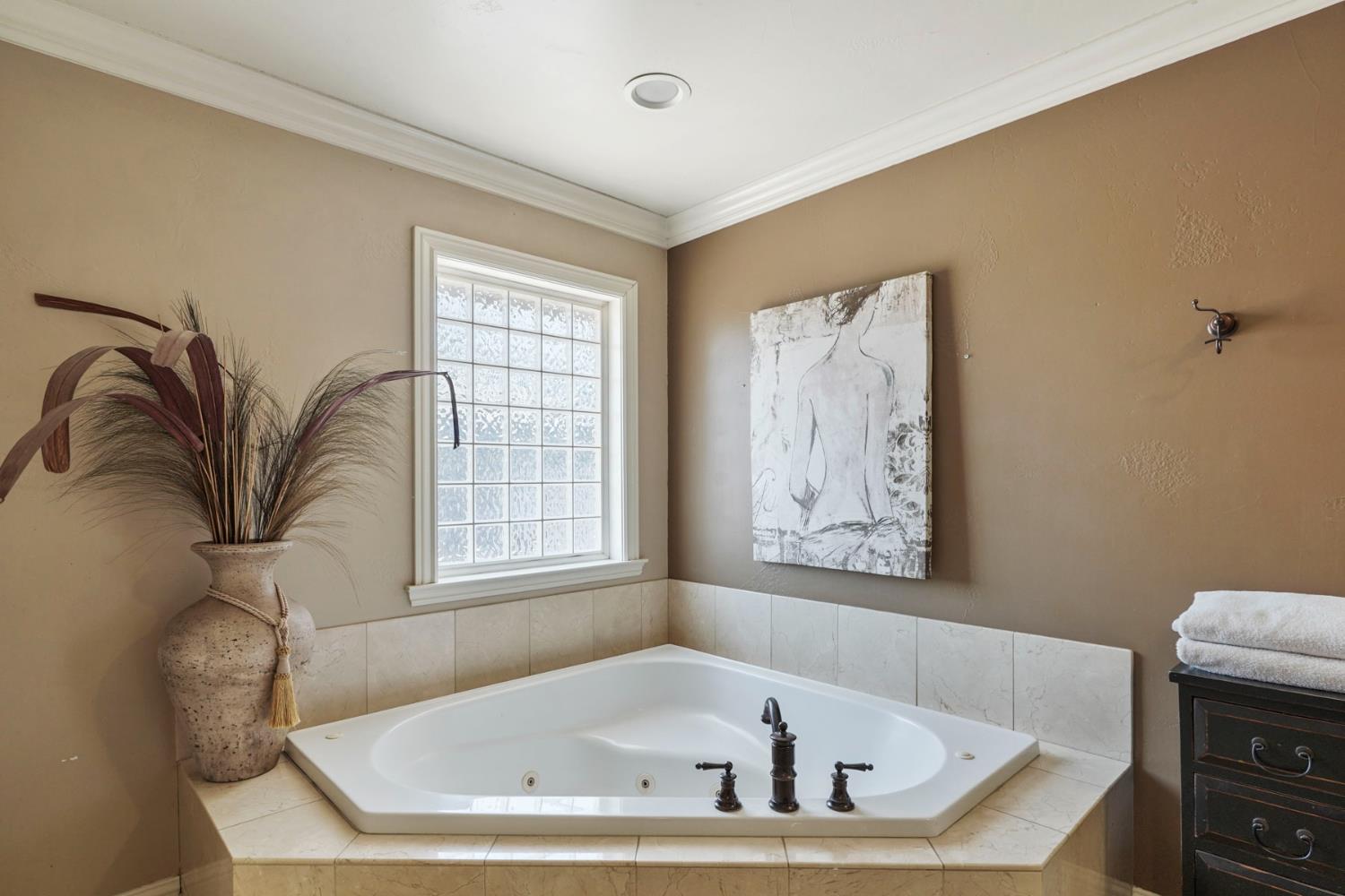 14104 Castle Rd, Manteca, CA 95336