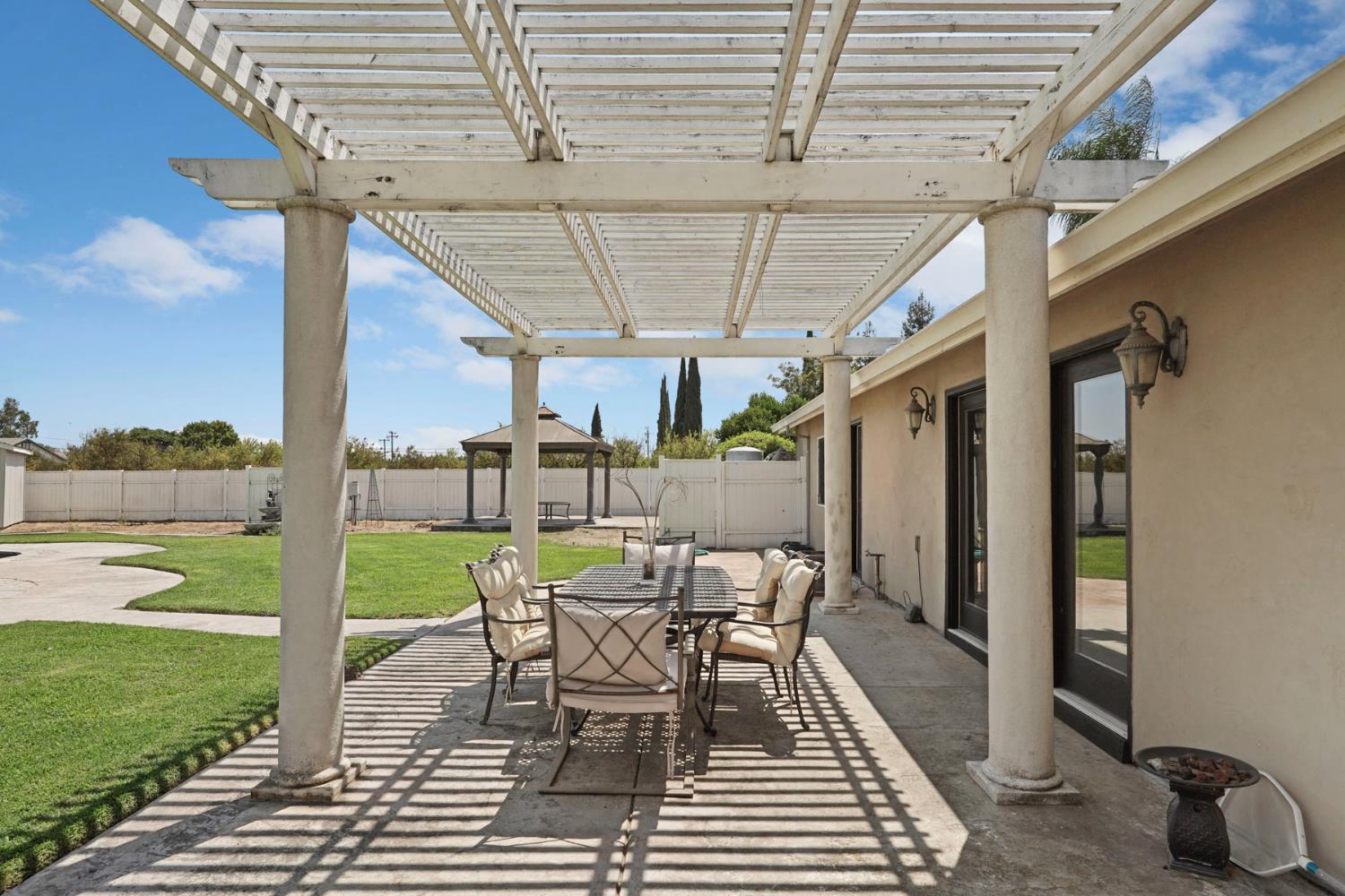 14104 Castle Rd, Manteca, CA 95336