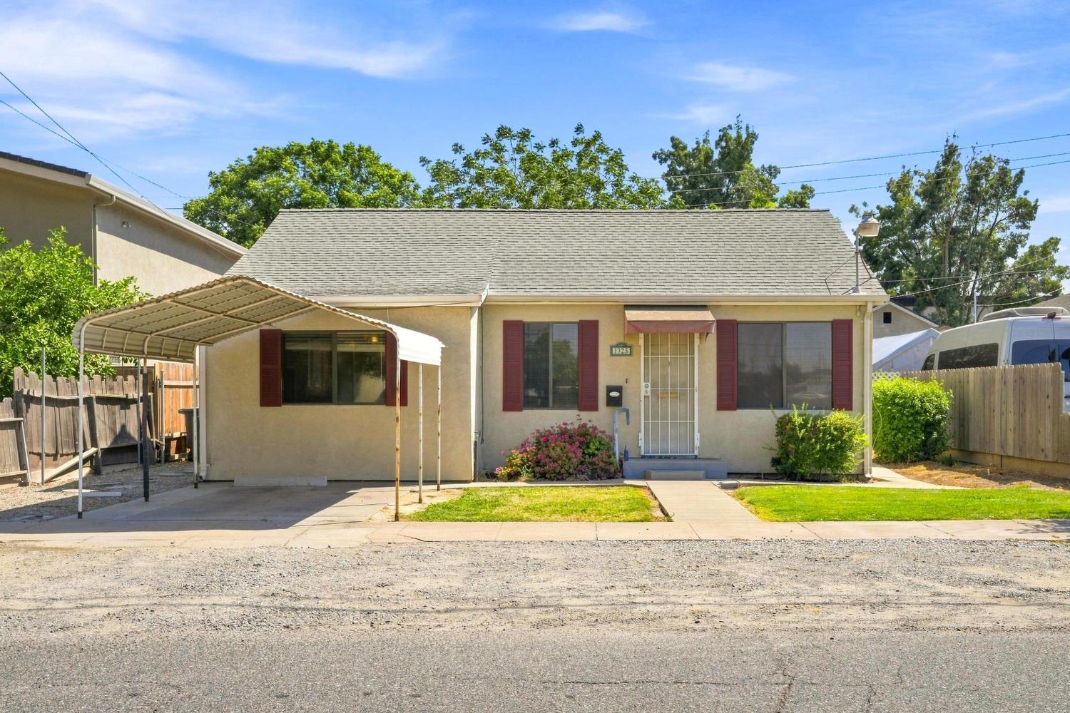1325 Roosevelt Ave, Escalon, CA 95320