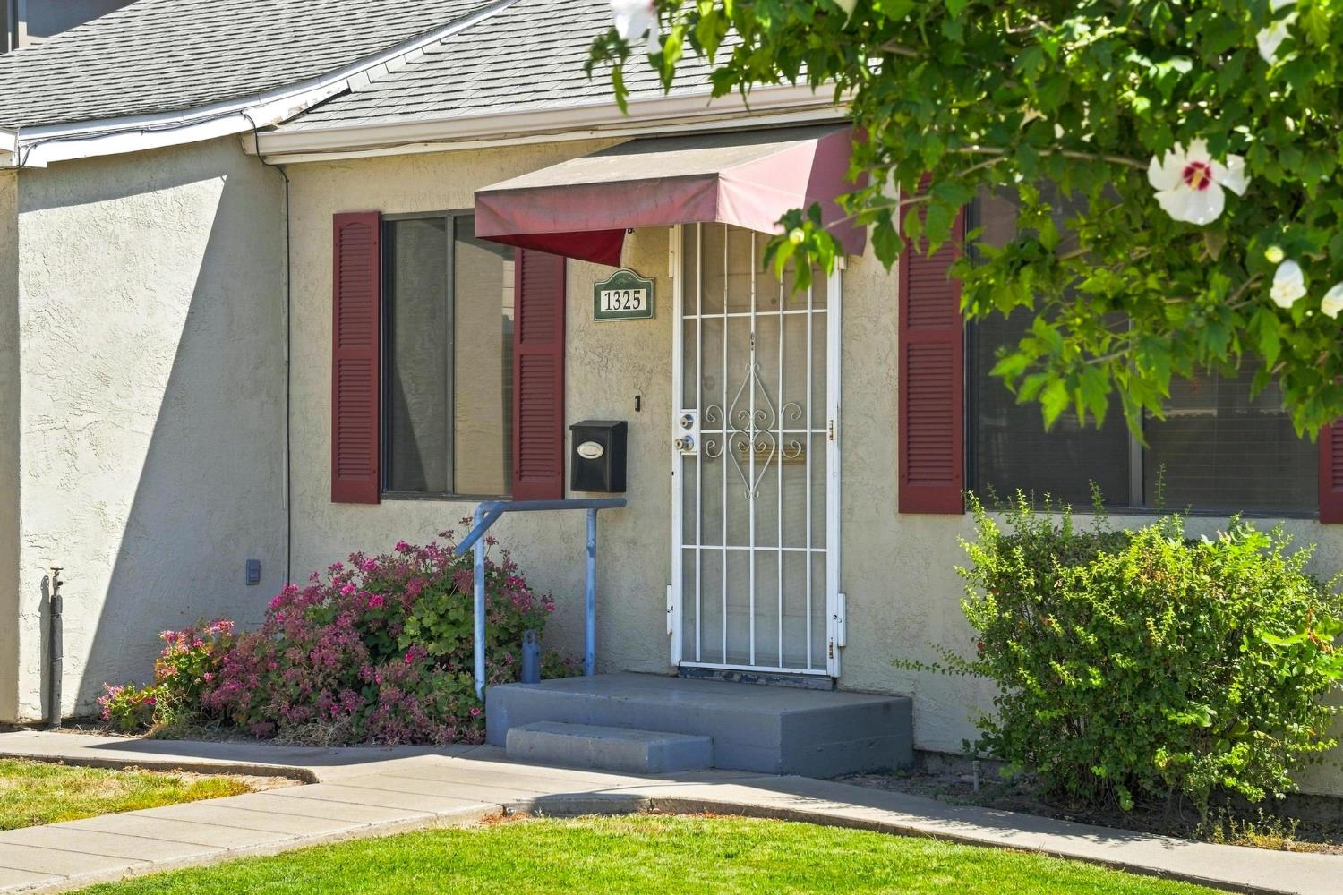 1325 Roosevelt Ave, Escalon, CA 95320