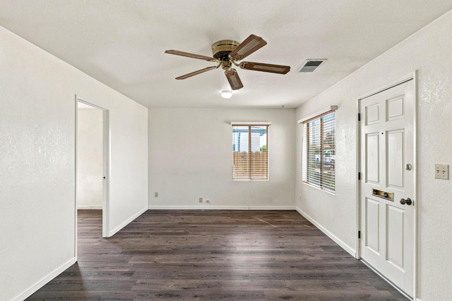 1325 Roosevelt Ave, Escalon, CA 95320