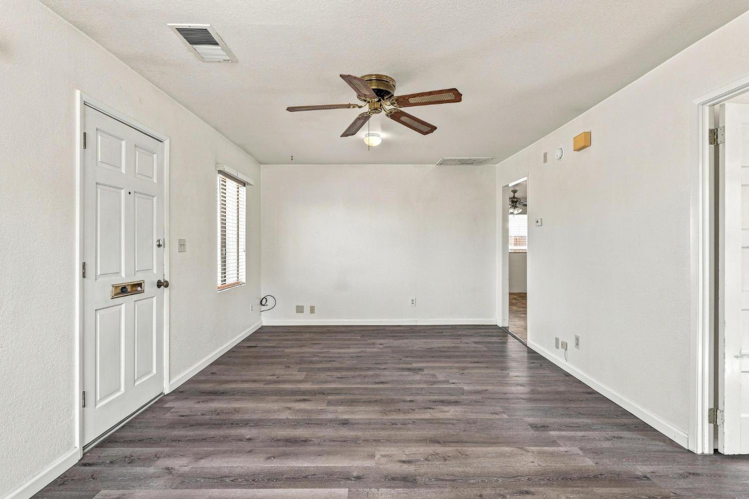 1325 Roosevelt Ave, Escalon, CA 95320