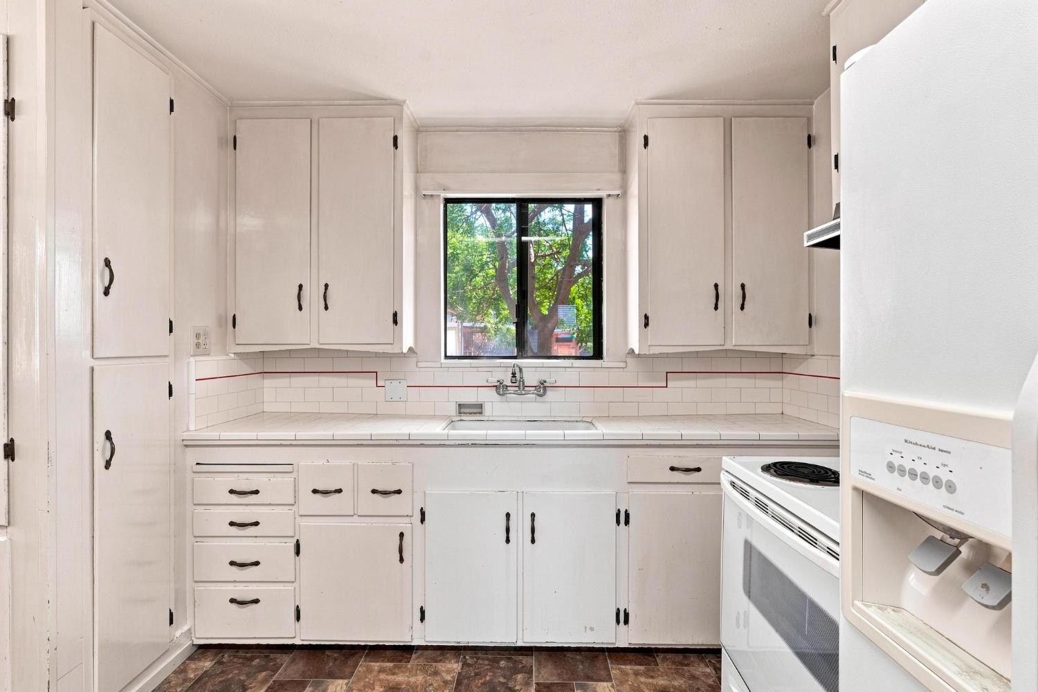 1325 Roosevelt Ave, Escalon, CA 95320
