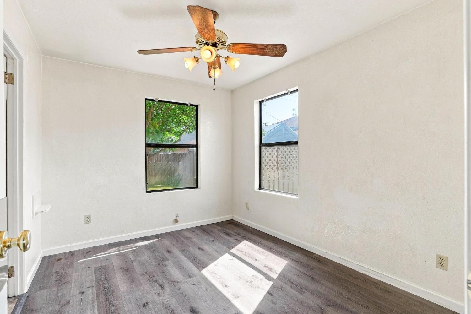 1325 Roosevelt Ave, Escalon, CA 95320