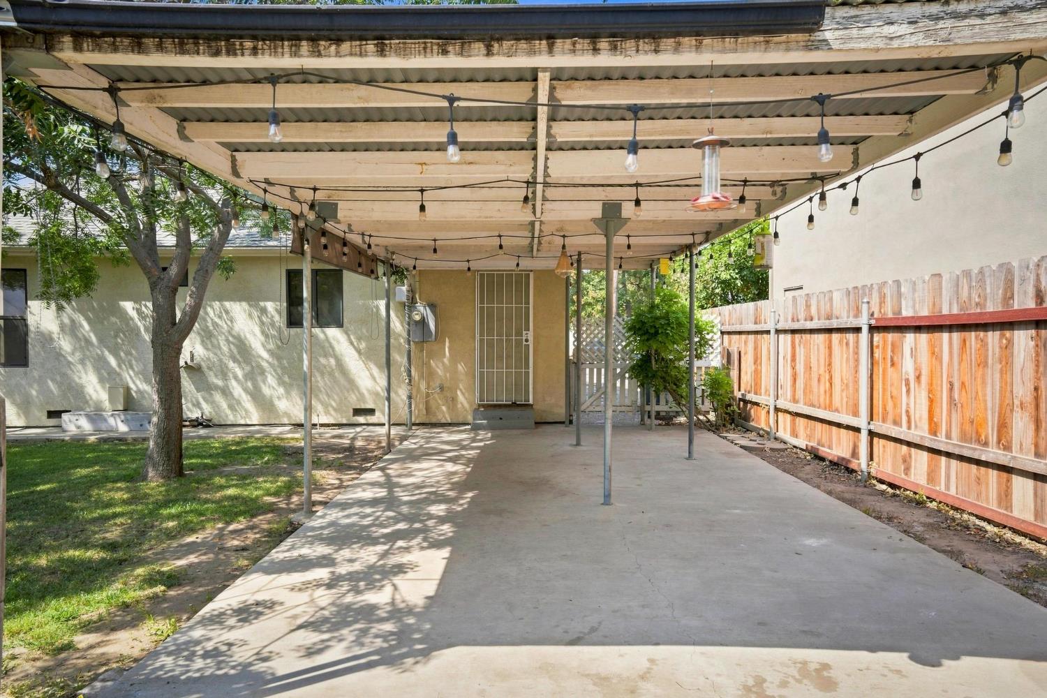 1325 Roosevelt Ave, Escalon, CA 95320