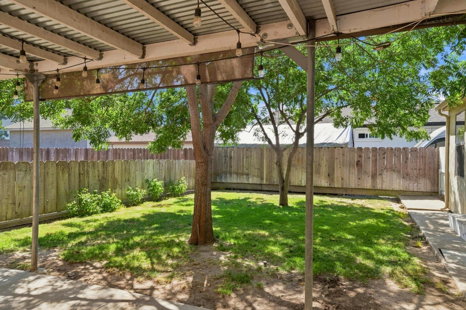 1325 Roosevelt Ave, Escalon, CA 95320