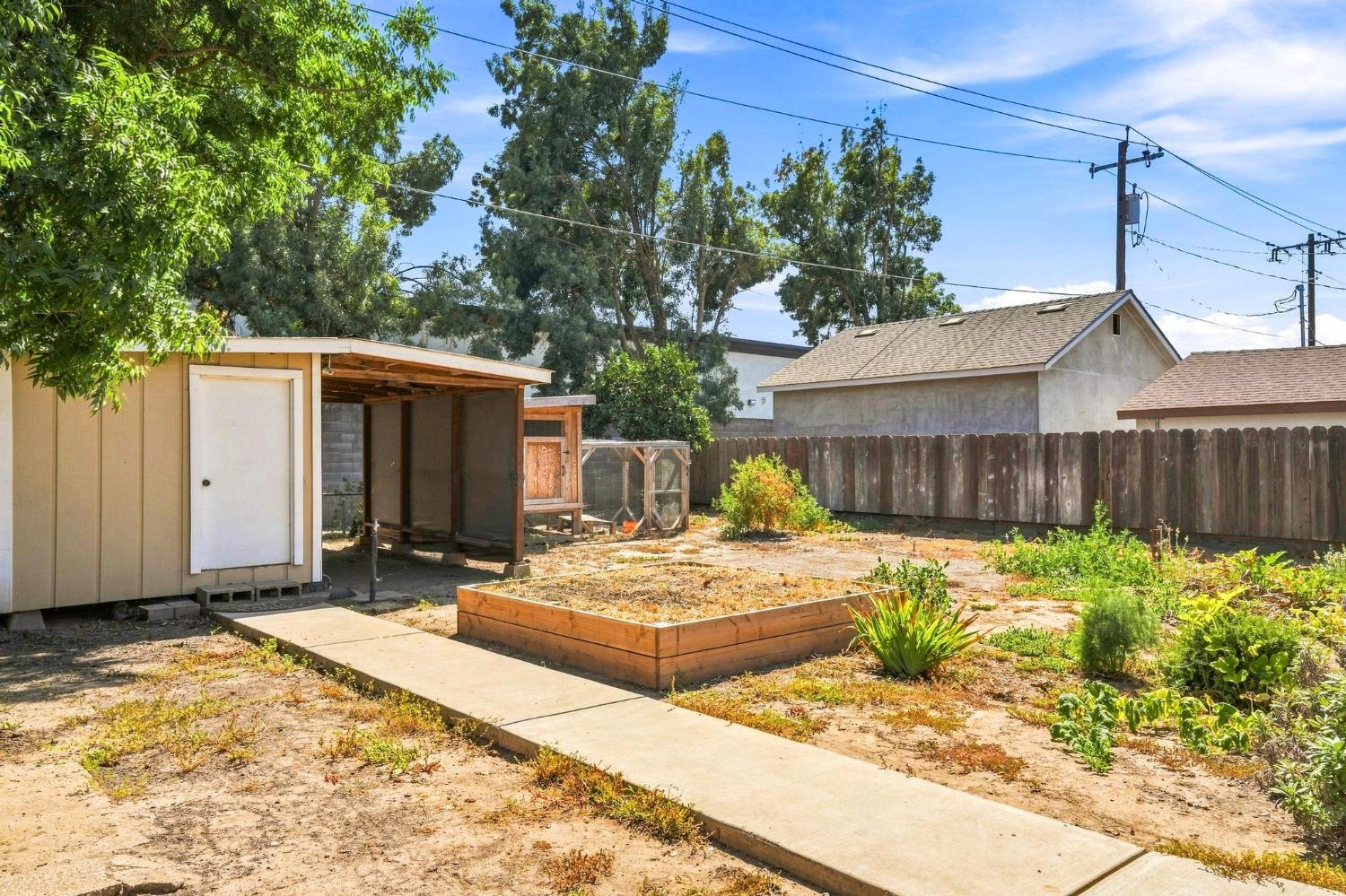1325 Roosevelt Ave, Escalon, CA 95320