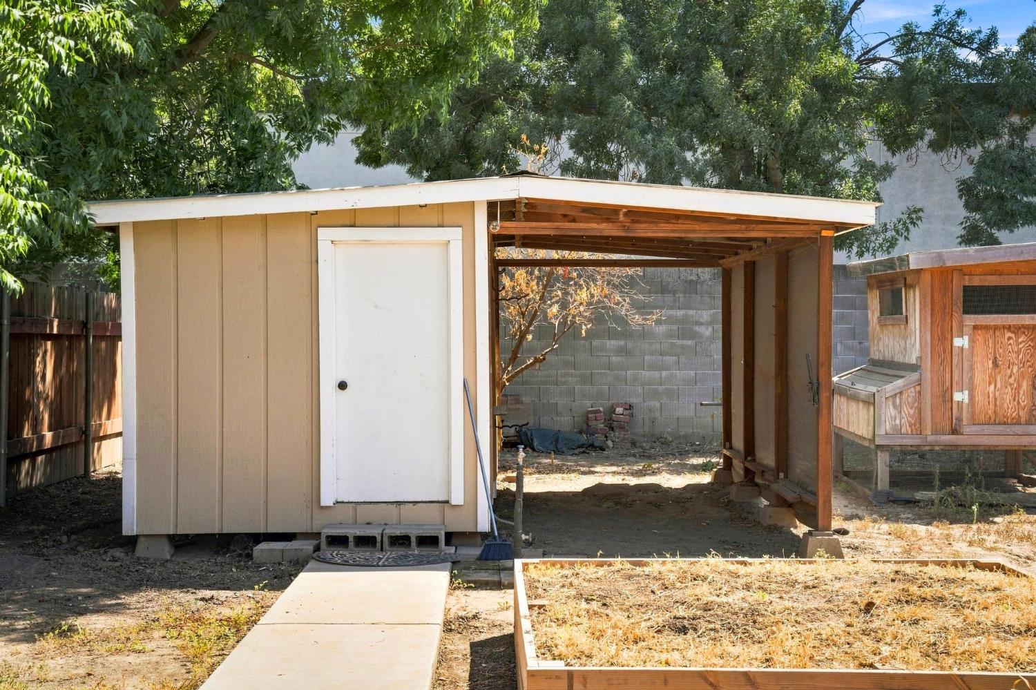 1325 Roosevelt Ave, Escalon, CA 95320