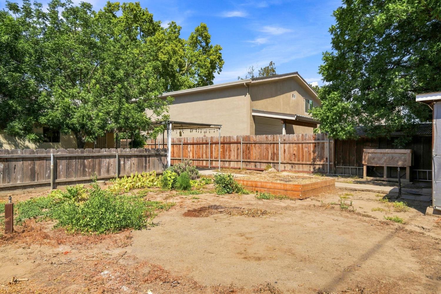 1325 Roosevelt Ave, Escalon, CA 95320