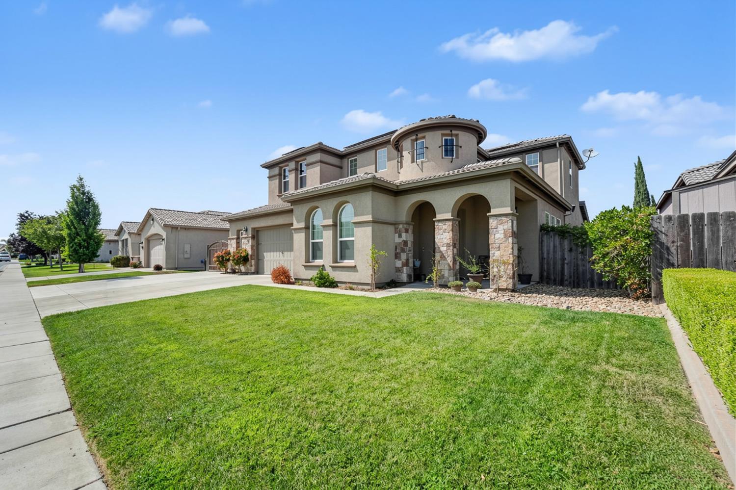 849 Harvest Mill Dr, Manteca, CA 95336