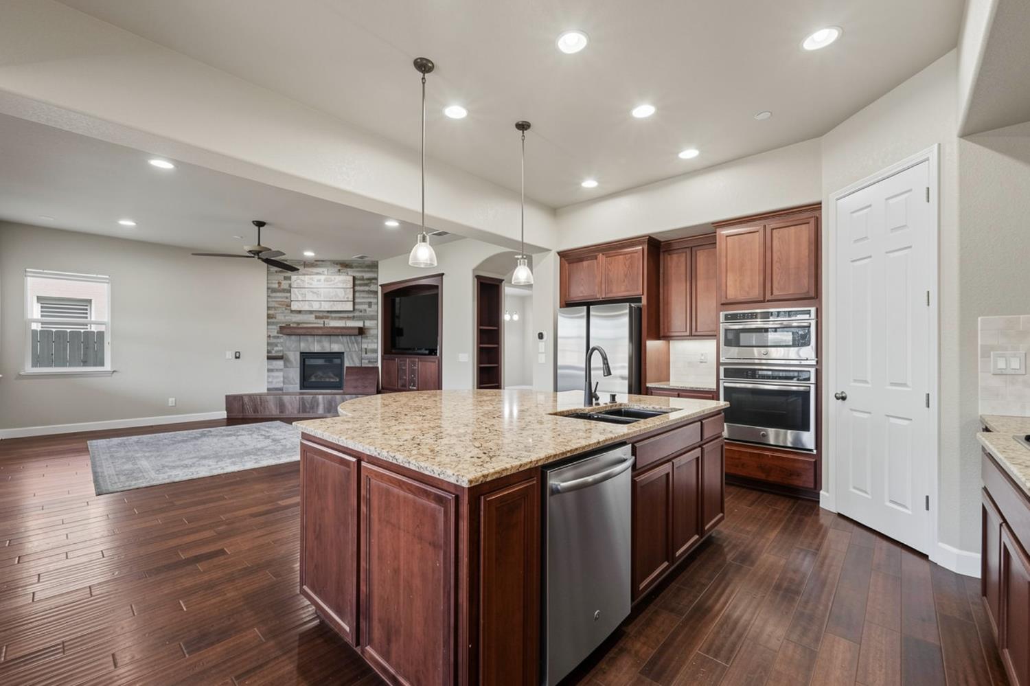 849 Harvest Mill Dr, Manteca, CA 95336