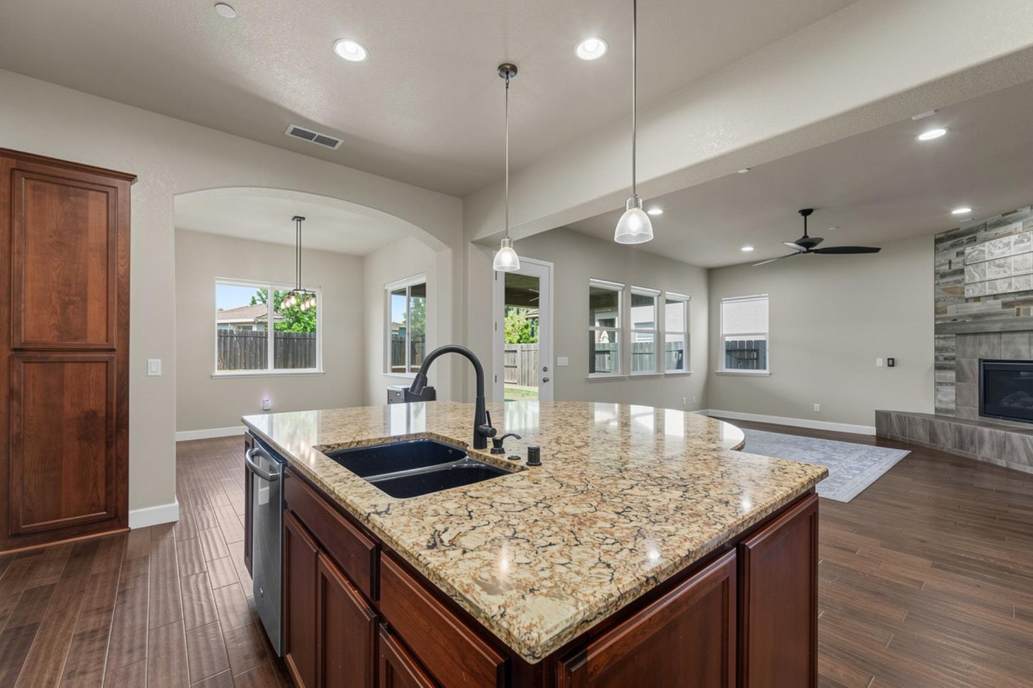 849 Harvest Mill Dr, Manteca, CA 95336