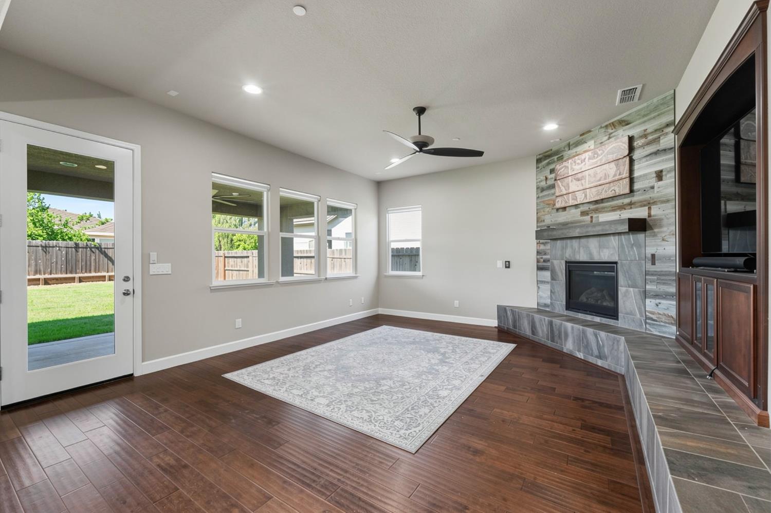 849 Harvest Mill Dr, Manteca, CA 95336