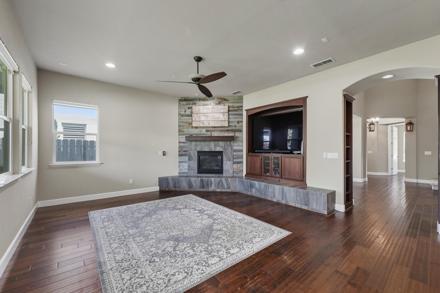 849 Harvest Mill Dr, Manteca, CA 95336