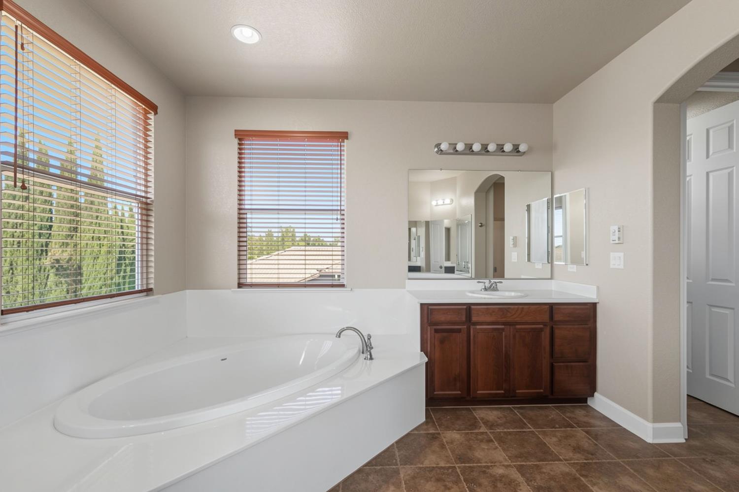 849 Harvest Mill Dr, Manteca, CA 95336