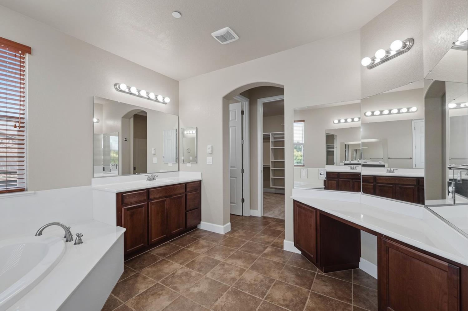 849 Harvest Mill Dr, Manteca, CA 95336