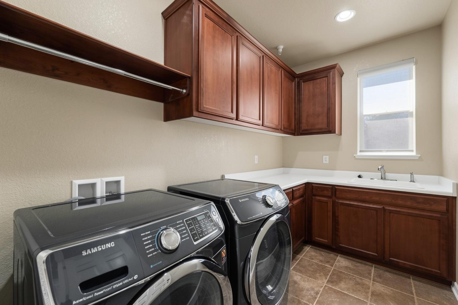 849 Harvest Mill Dr, Manteca, CA 95336