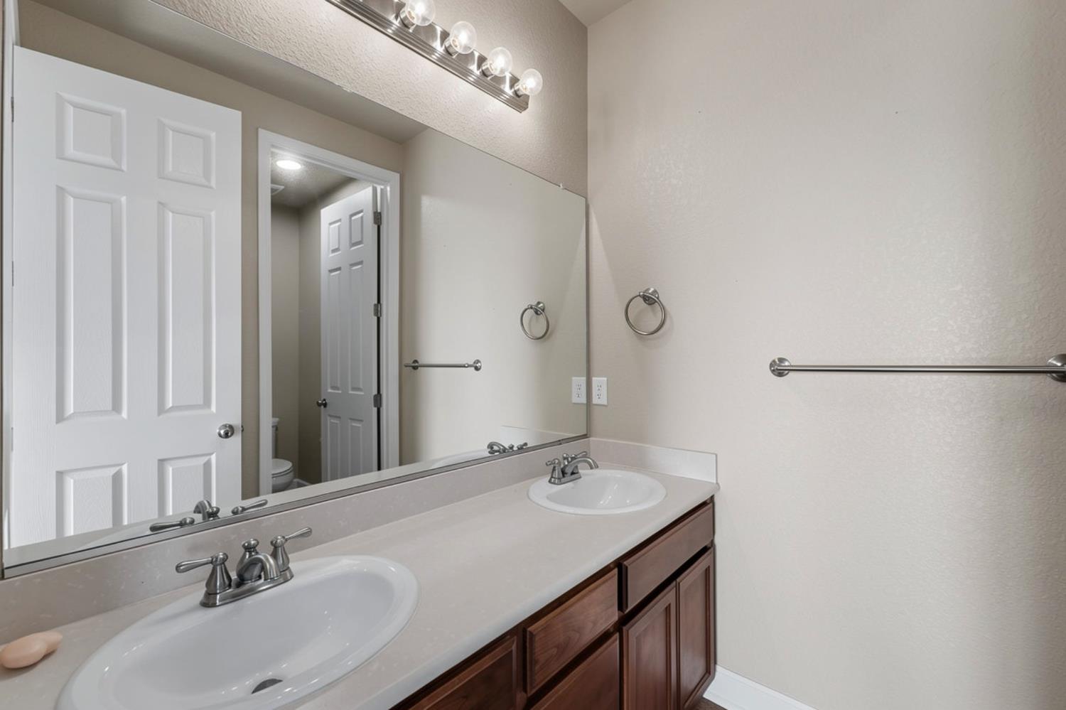 849 Harvest Mill Dr, Manteca, CA 95336