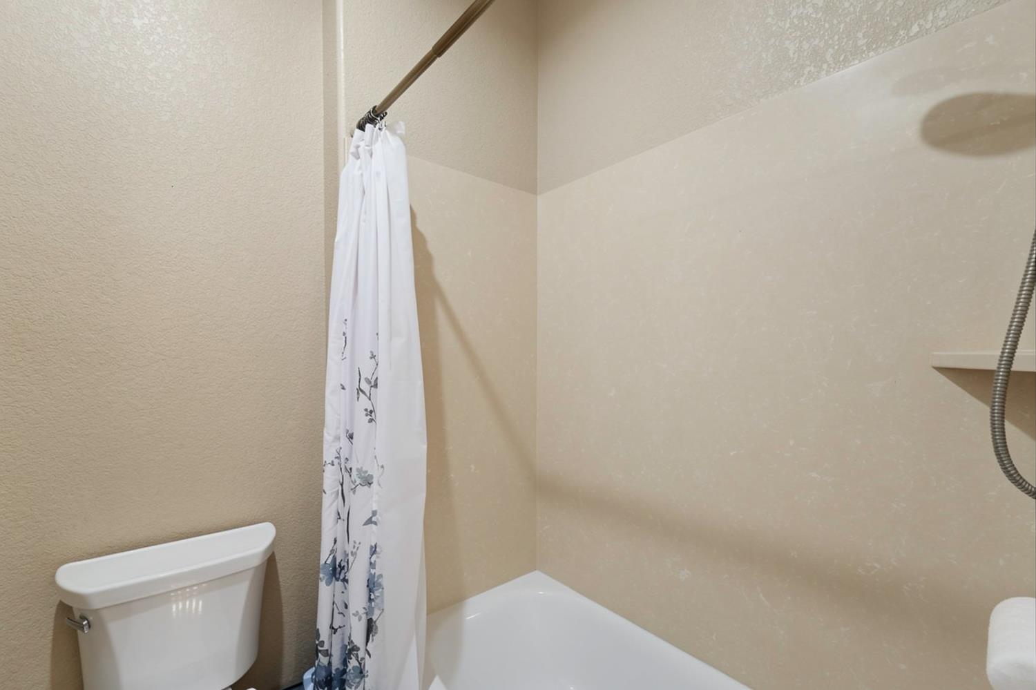 849 Harvest Mill Dr, Manteca, CA 95336