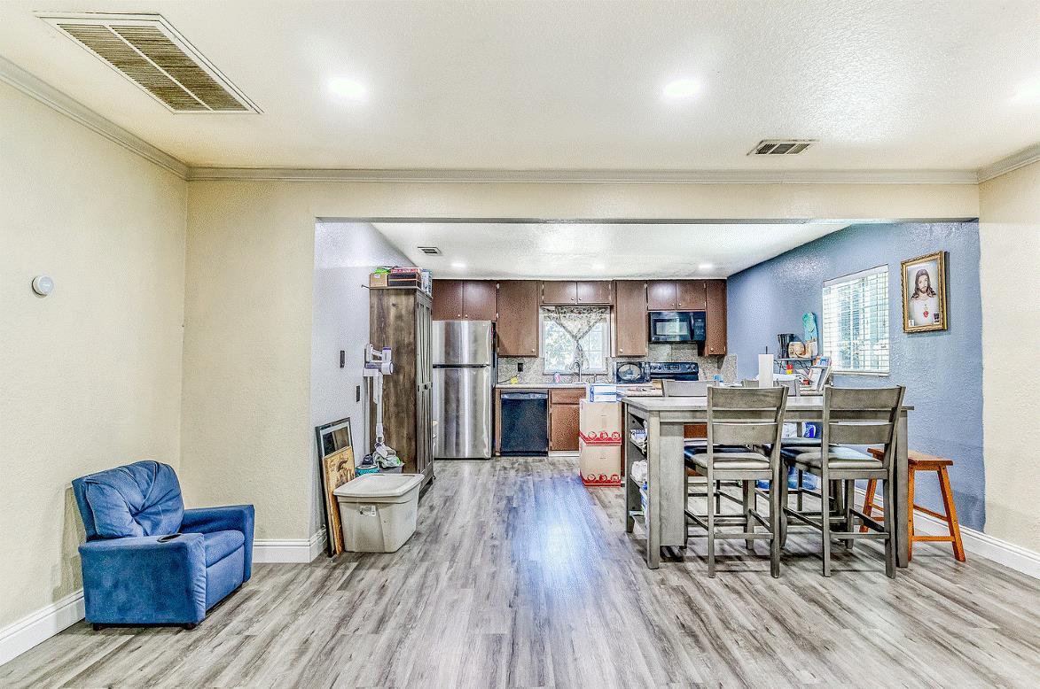 1549 W Orangeburg Ave, Modesto, CA 95350