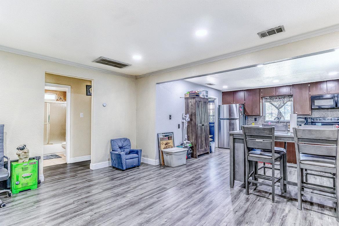 1549 W Orangeburg Ave, Modesto, CA 95350