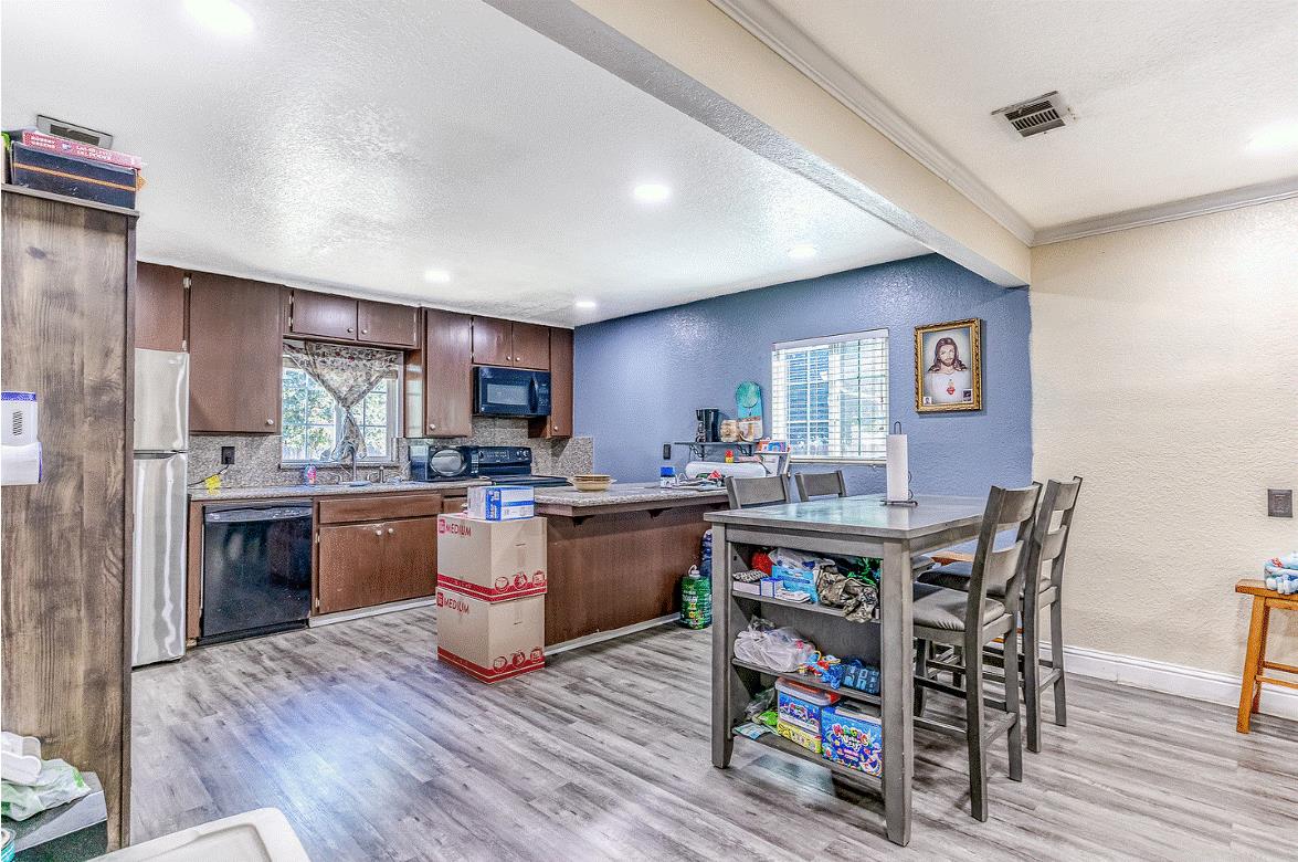 1549 W Orangeburg Ave, Modesto, CA 95350